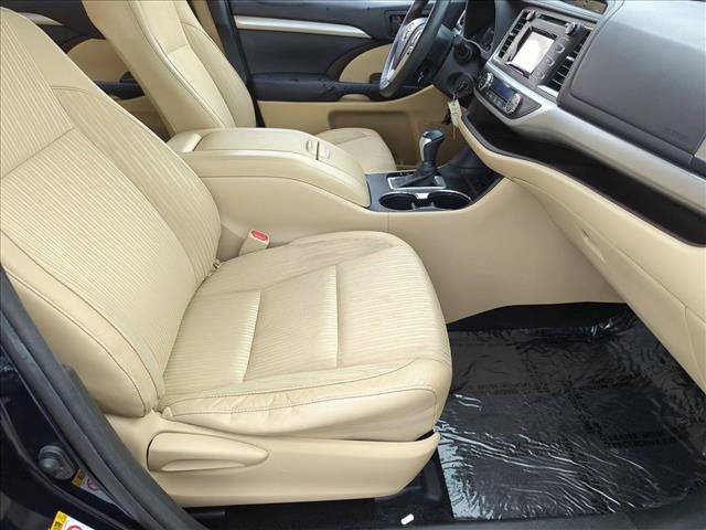 Used 2014 Toyota Highlander Plus FWD image 21