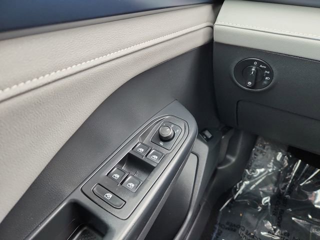 Used 2024 Volkswagen Taos SE image 33