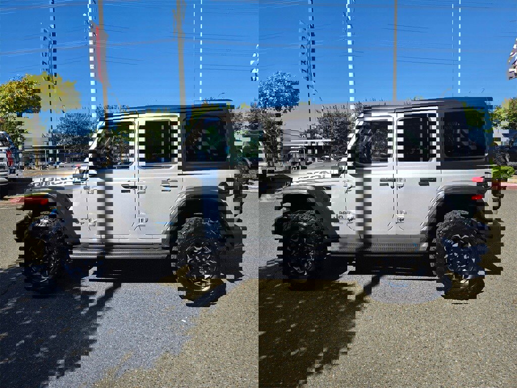 Used 2022 Jeep Wrangler Unlimited Rubicon 4xe w/ Cold Weather Group image 8