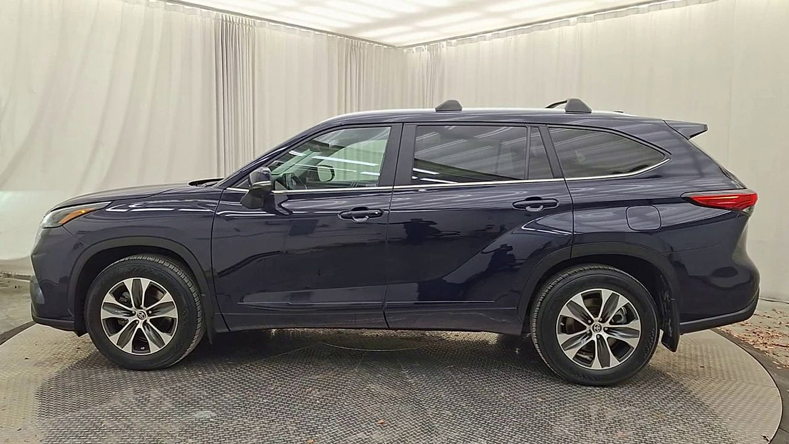 Certified 2023 Toyota Highlander XLE image 8