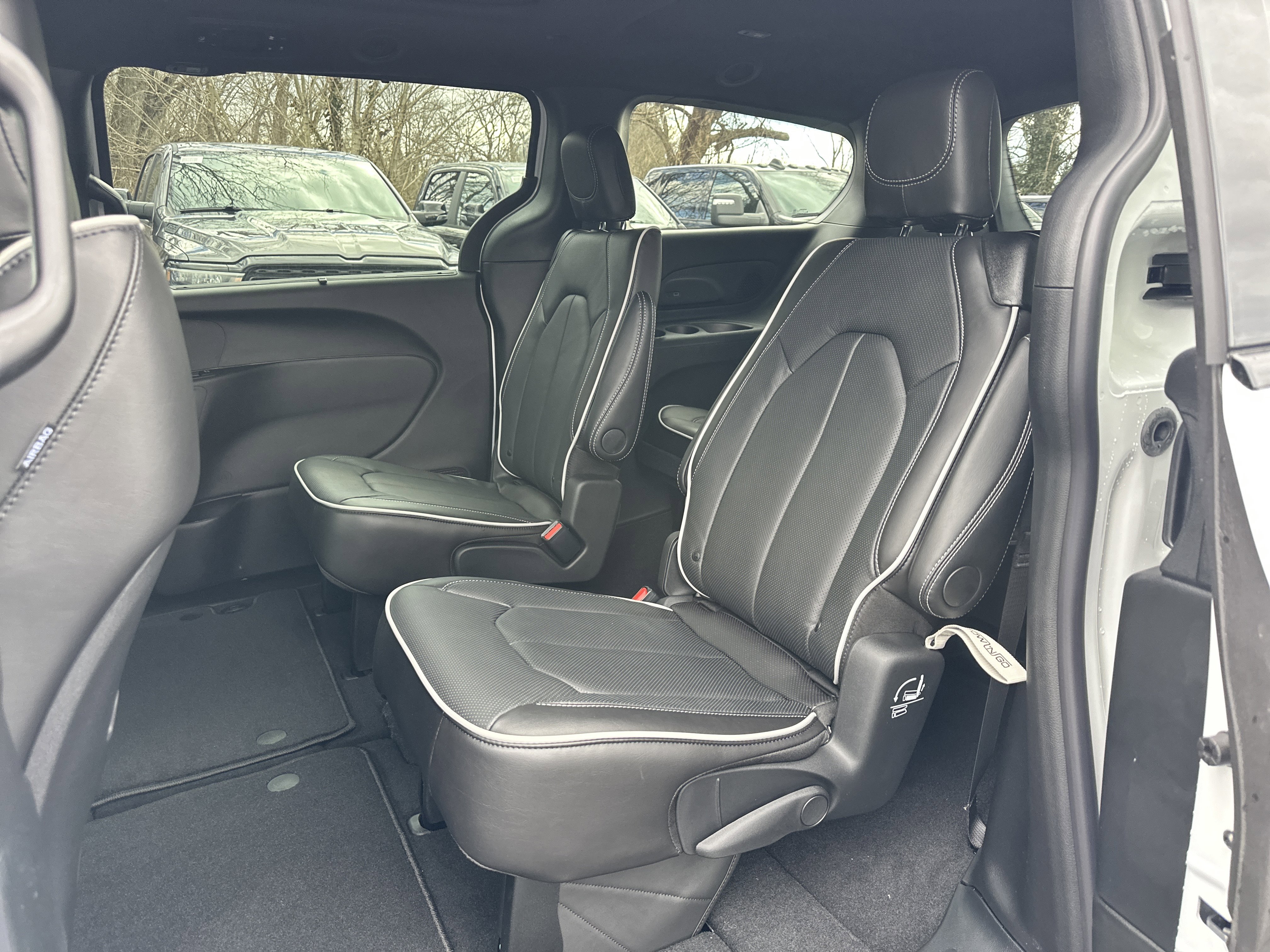 New 2026 Chrysler Pacifica Limited w/ S Appearance Package FWD image 29