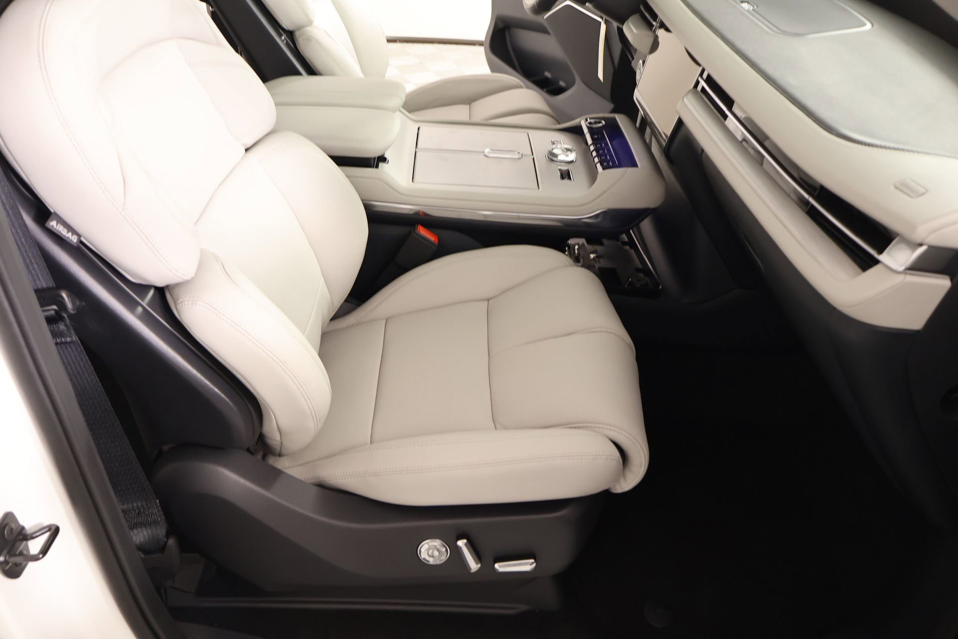 New 2026 Lincoln Navigator Premiere image 14