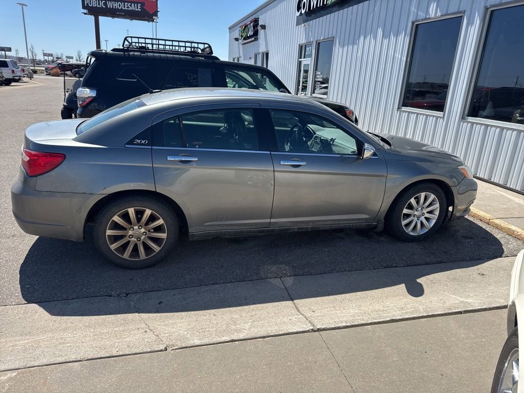 Used 2013 Chrysler 200 Limited FWD image 9