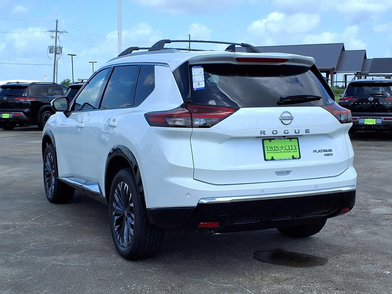 New 2026 Nissan Rogue Platinum w/ Platinum Premium Package AWD/4WD image 2