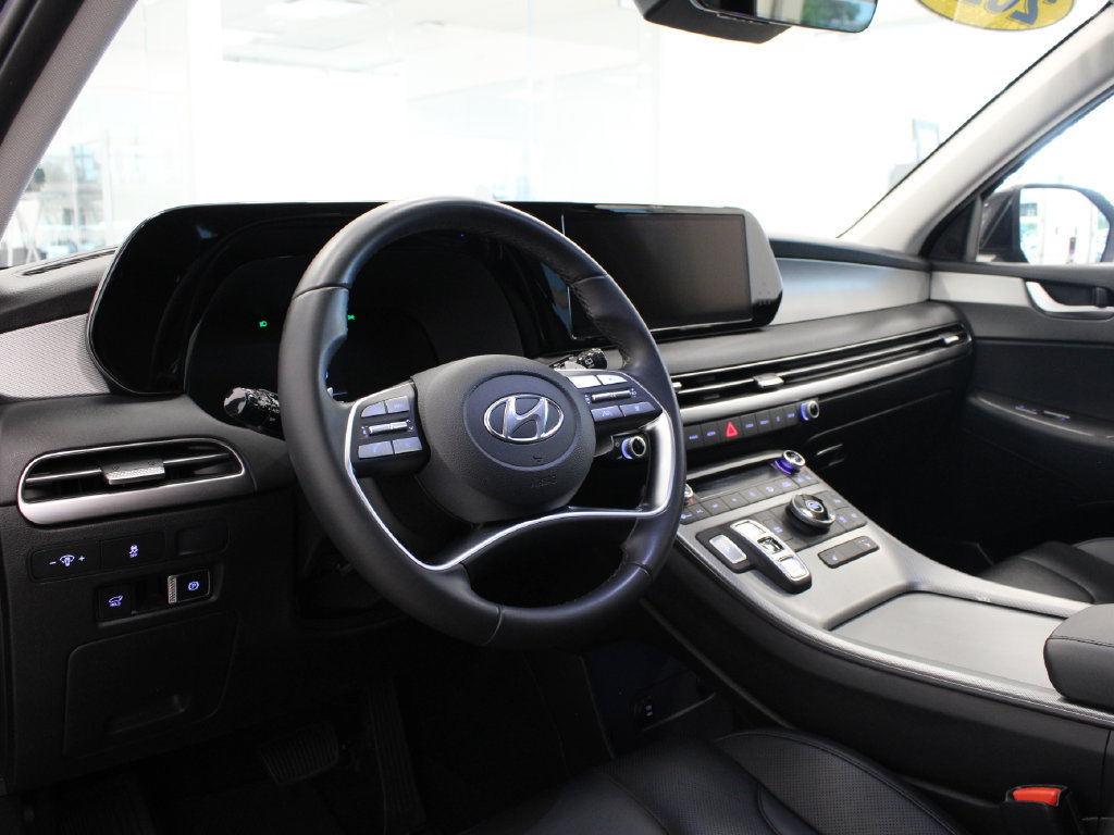 Used 2023 Hyundai Palisade SEL FWD image 13