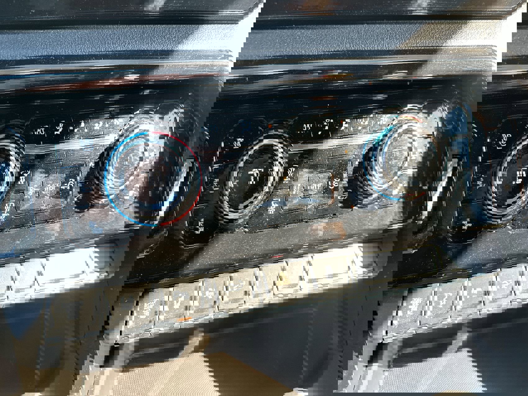 Used 2025 GMC Sierra 3500 AT4 w/ AT4 Preferred Package image 19