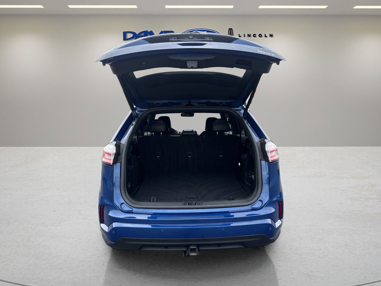 Used 2022 Ford Edge ST-Line w/ Class II Trailer Tow Package image 13