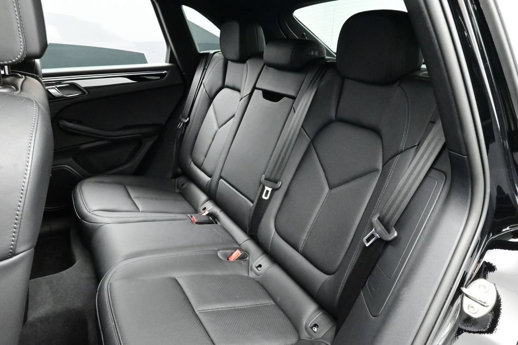 Certified 2025 Porsche Macan AWD/4WD image 14
