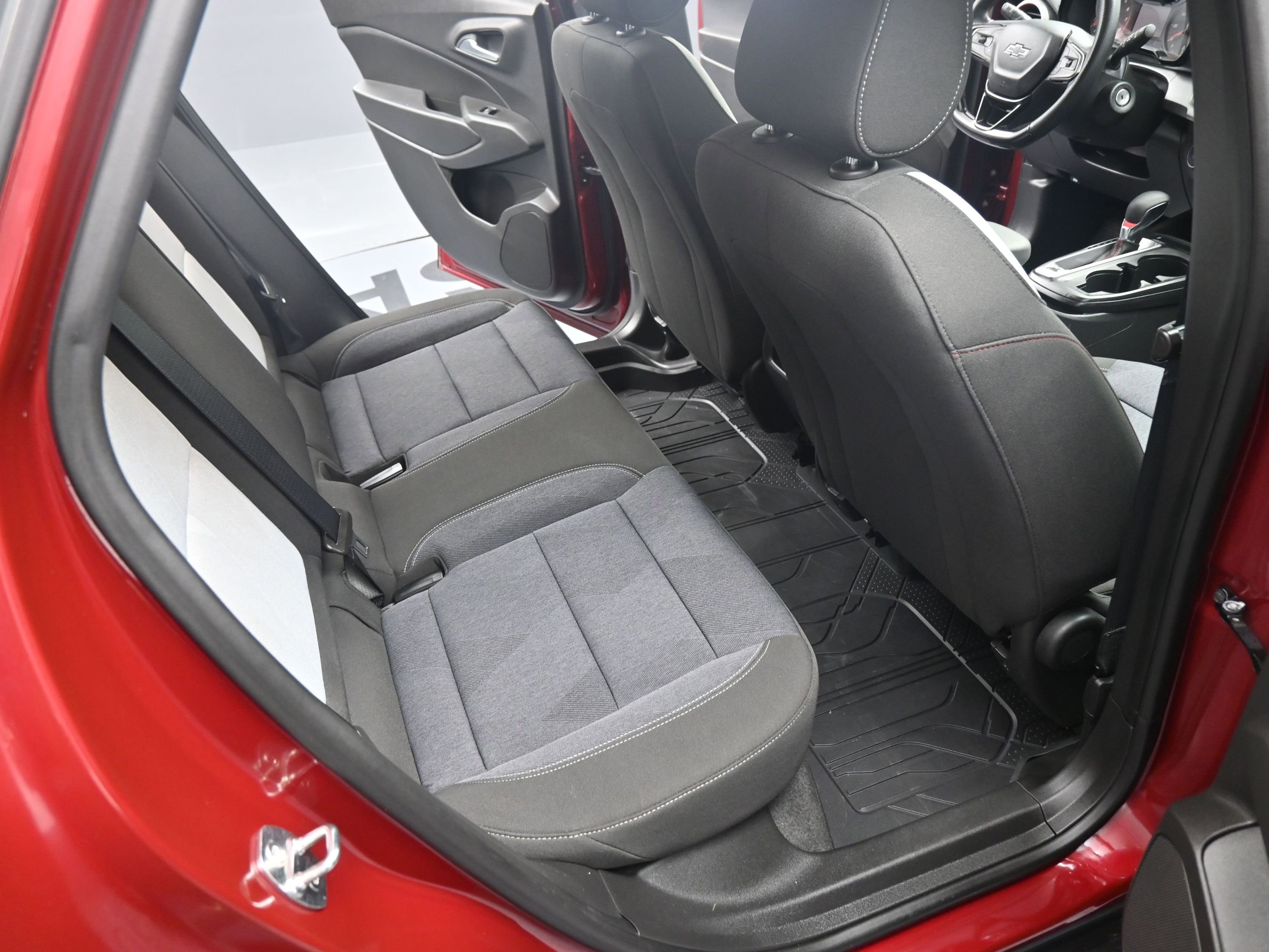 Used 2024 Chevrolet Trax RS w/ Sunroof Package image 18