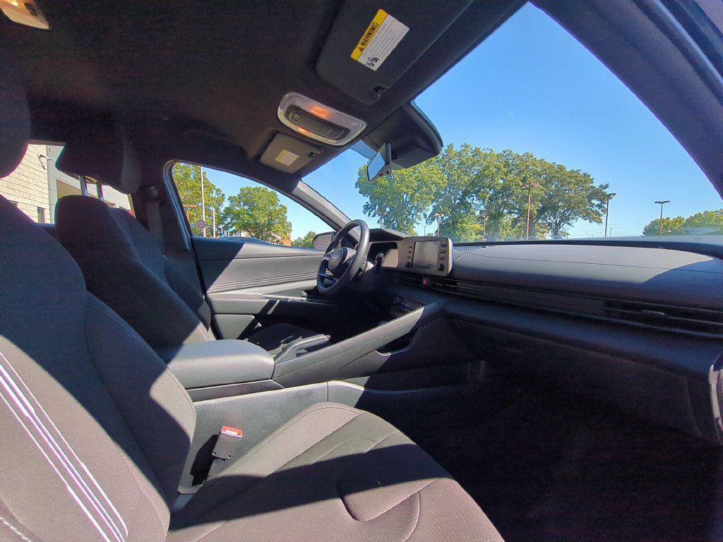 Used 2026 Hyundai Elantra Sport FWD image 31