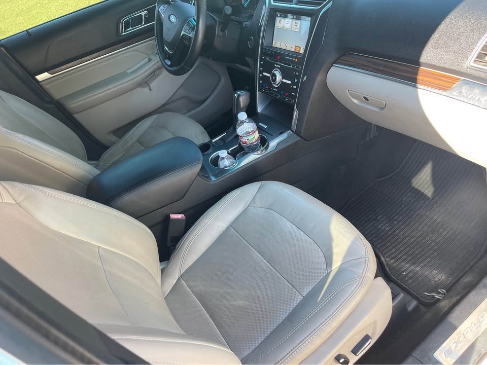 Used 2018 Ford Explorer Limited w/ Ford Safe & Smart Package image 12