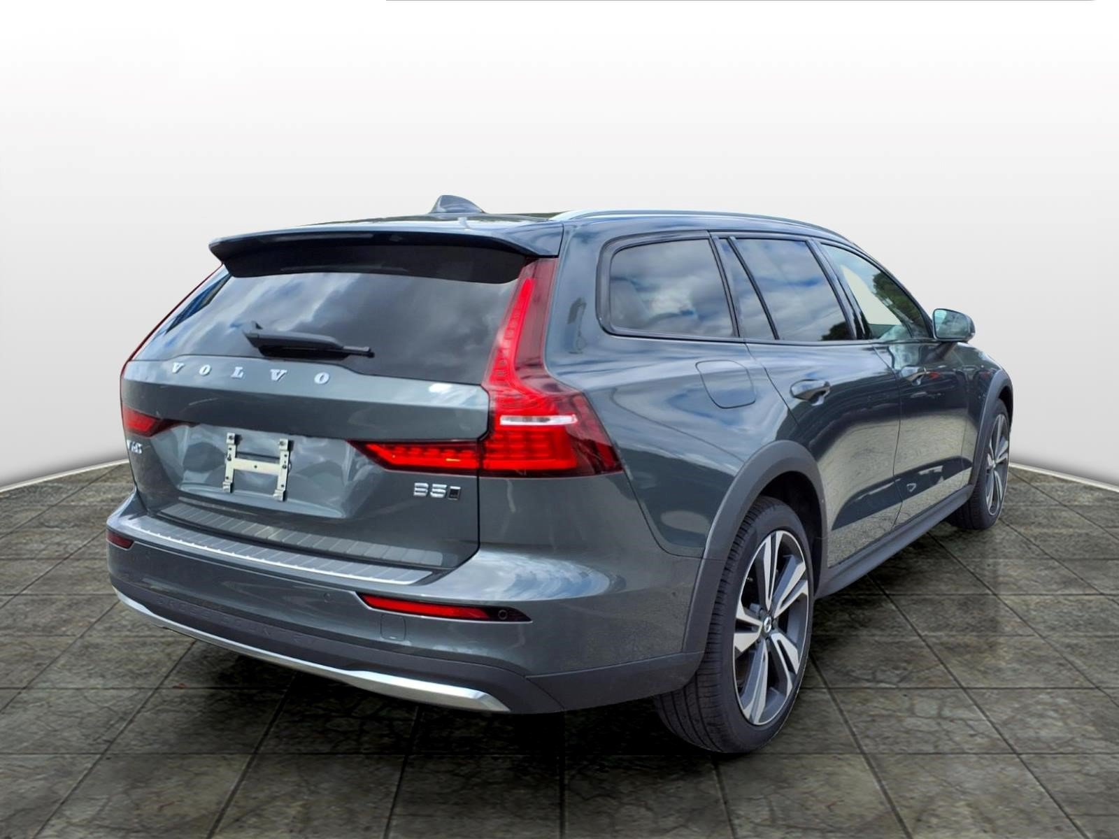 New 2026 Volvo V60 B5 Cross Country Plus w/ Protection Package Premier AWD/4WD image 3