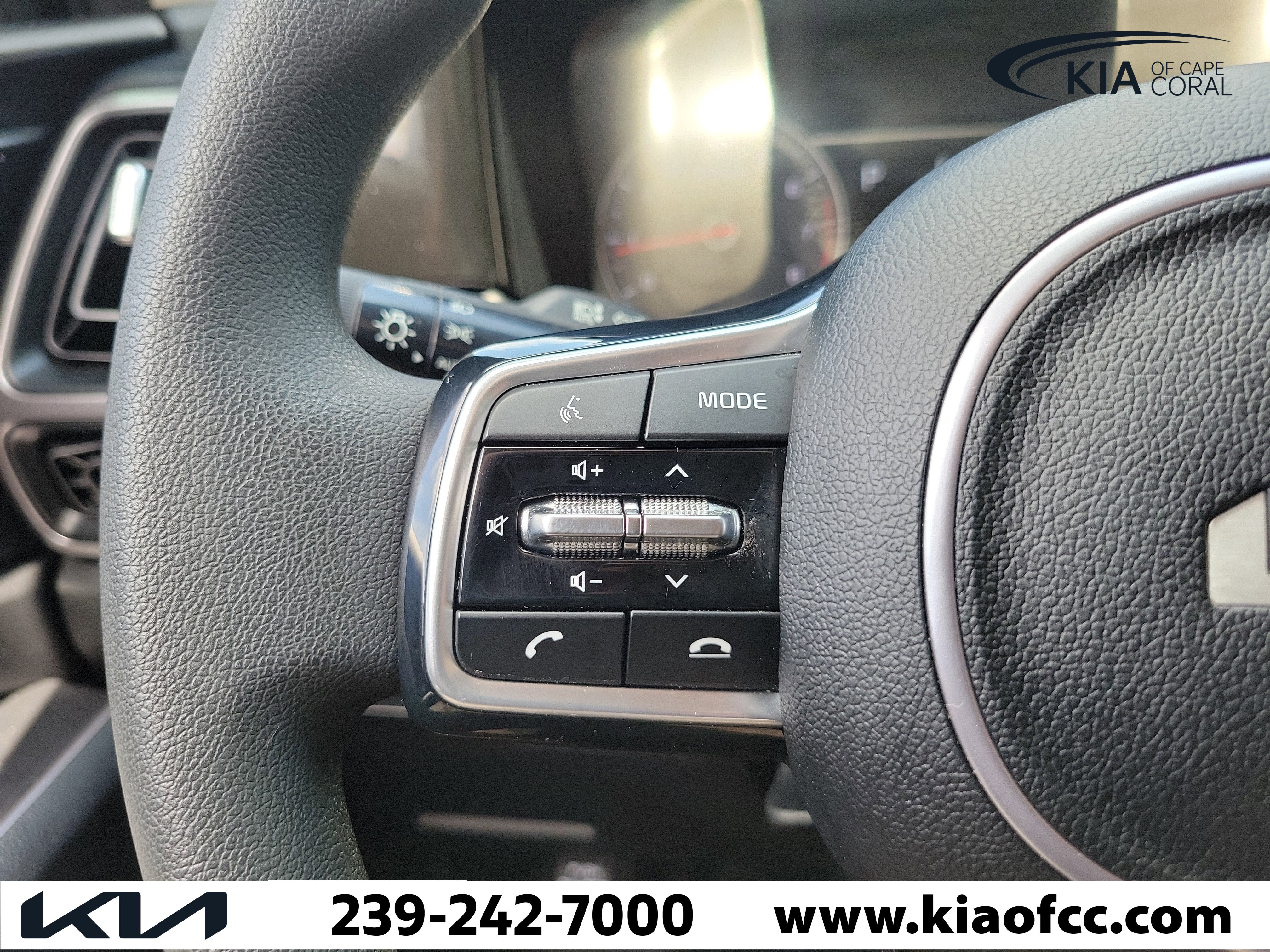 Used 2023 Kia Sorento LX FWD image 23