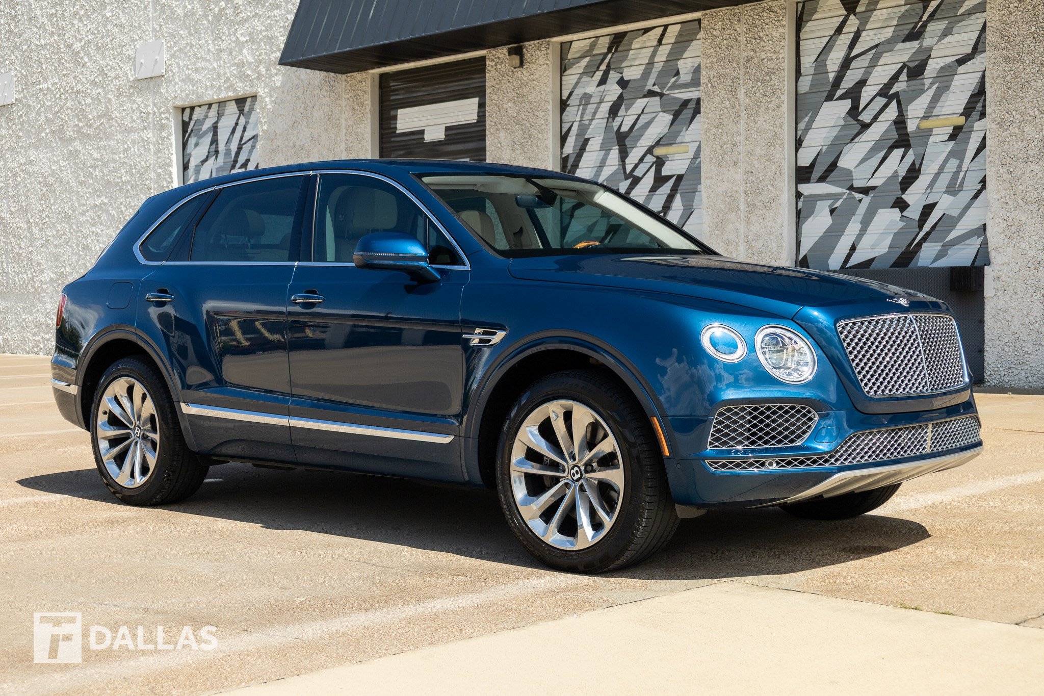 Used 2019 Bentley Bentayga AWD/4WD image 18