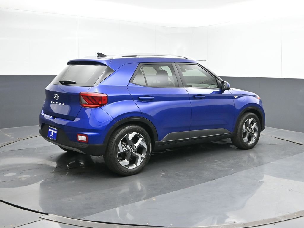 Used 2022 Hyundai Venue SEL w/ Cargo Package image 5