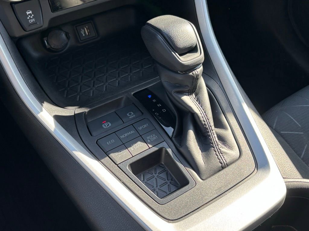 Used 2024 Toyota RAV4 XLE image 25