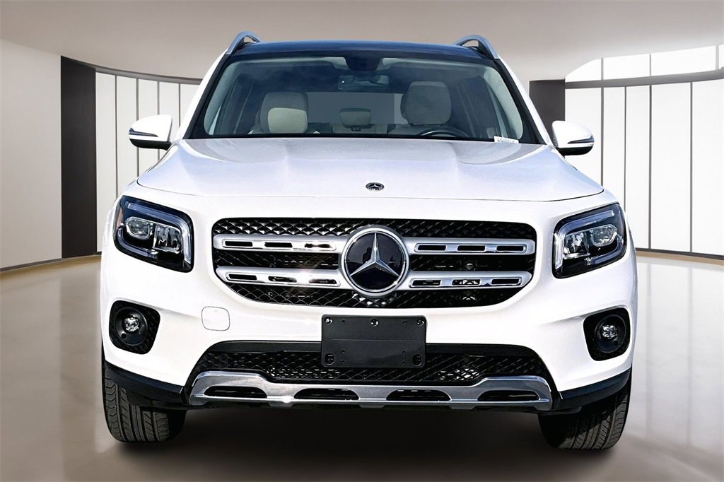 Used 2023 Mercedes-Benz GLB 250 w/ Premium Package image 2