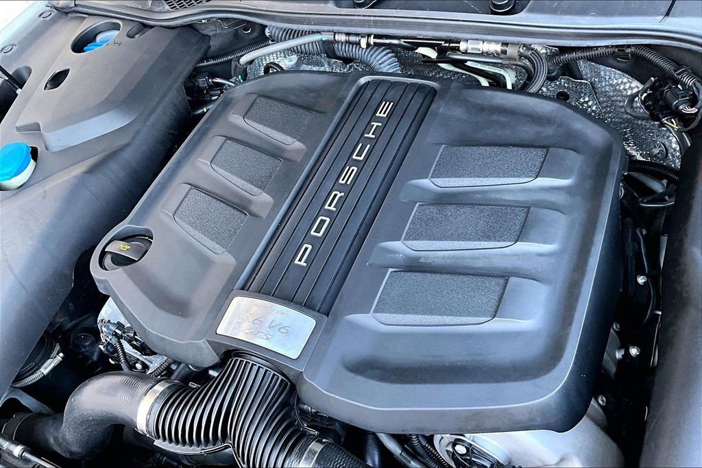 Used 2017 Porsche Cayenne GTS AWD/4WD image 34