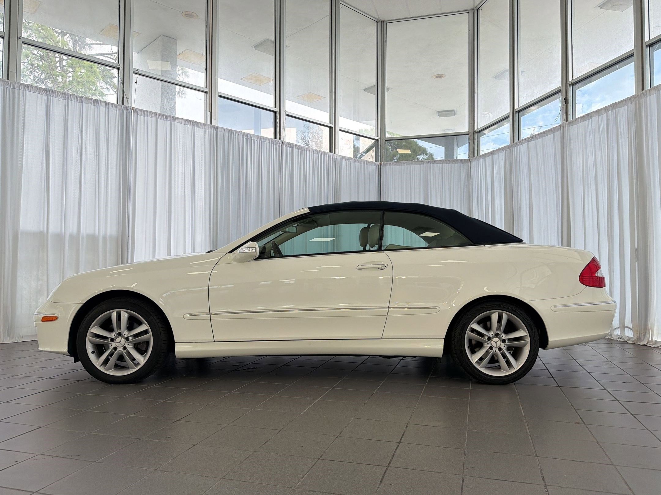 Used 2006 Mercedes-Benz CLK 350 Cabriolet image 2