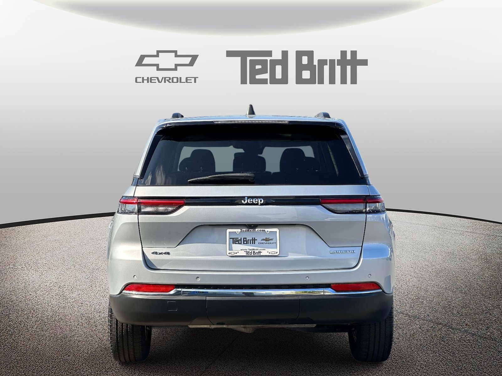 Used 2023 Jeep Grand Cherokee Laredo AWD/4WD image 5