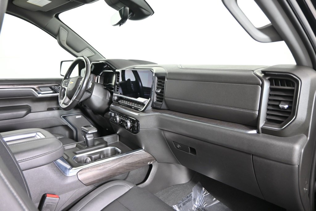 Used 2022 Chevrolet Silverado 1500 LTZ w/ Technology Package image 18