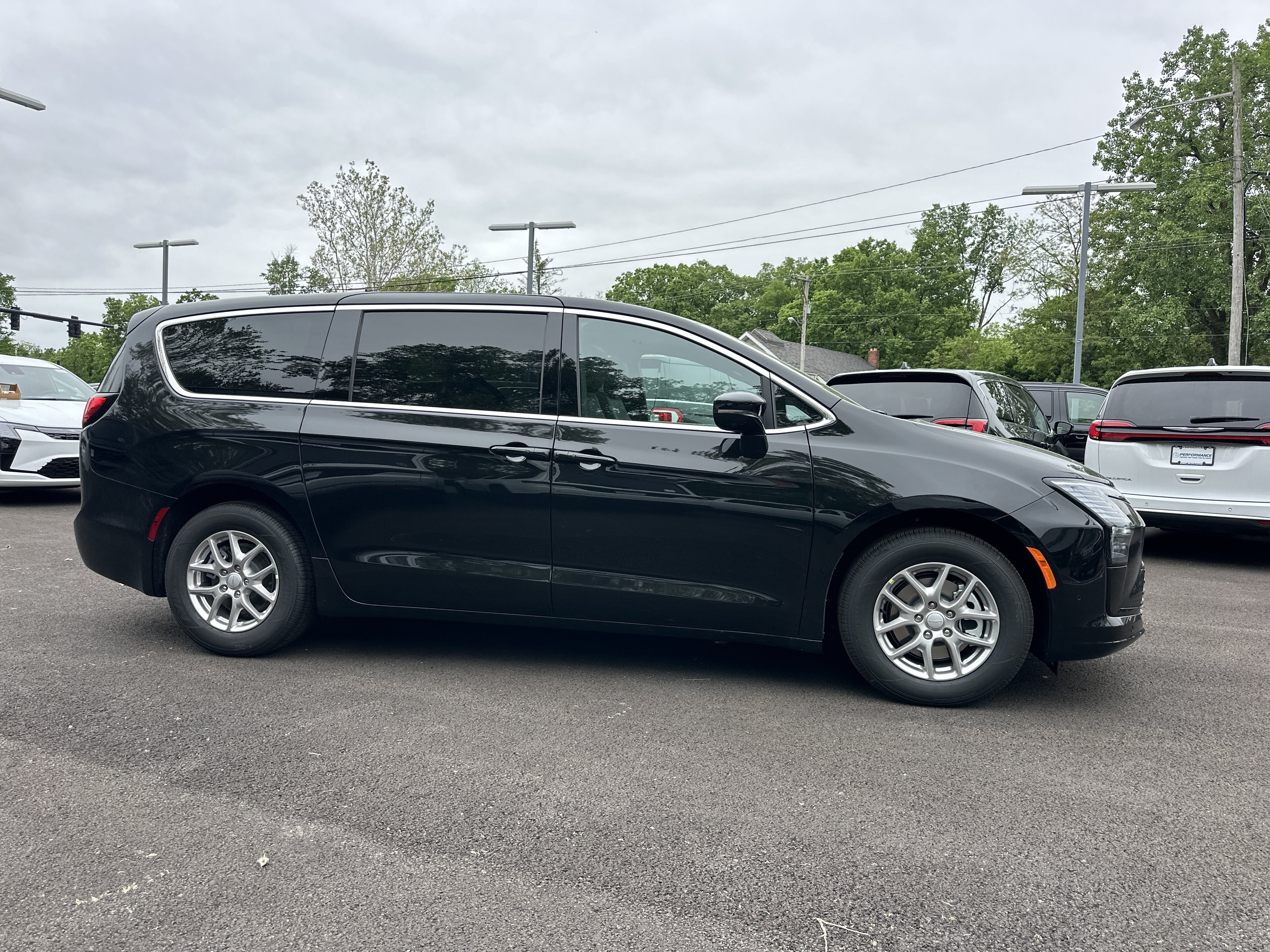 New 2027 Chrysler Pacifica Select w/ Family Tech Group FWD image 18