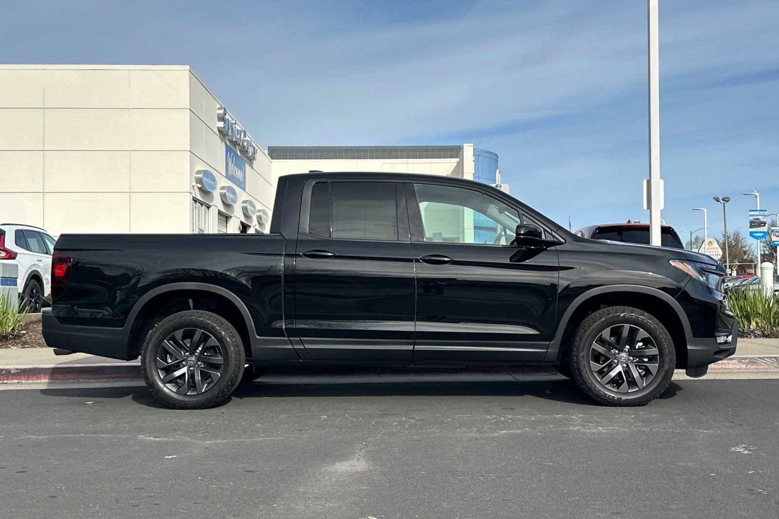 Used 2025 Honda Ridgeline Sport image 2