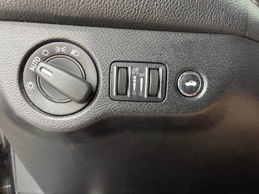 Used 2017 Dodge Challenger SXT image 25