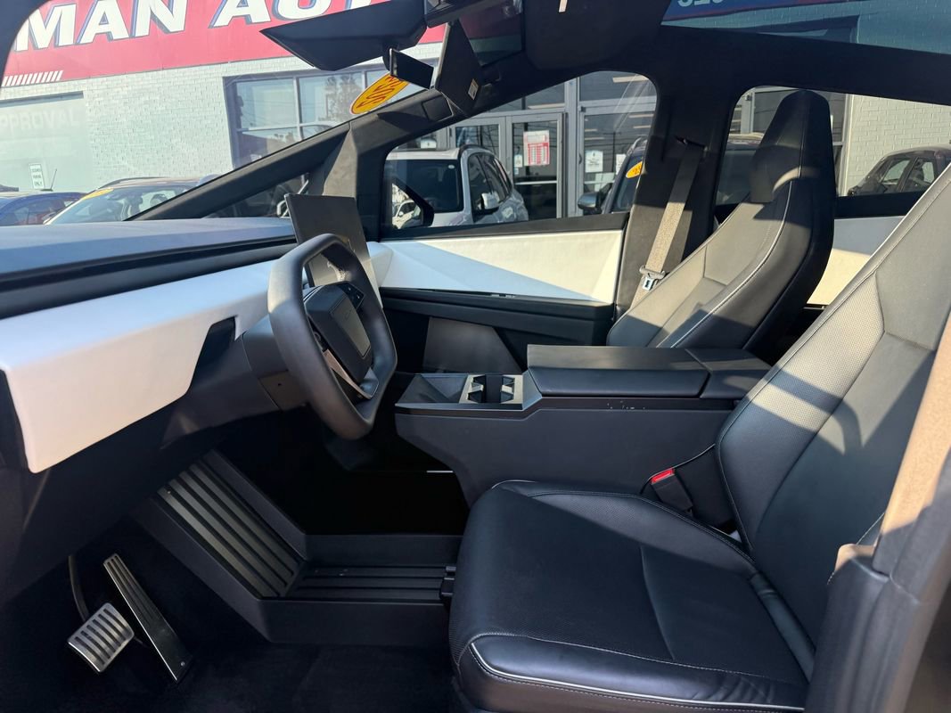 Used 2024 Tesla Cybertruck AWD Crew Cab image 14