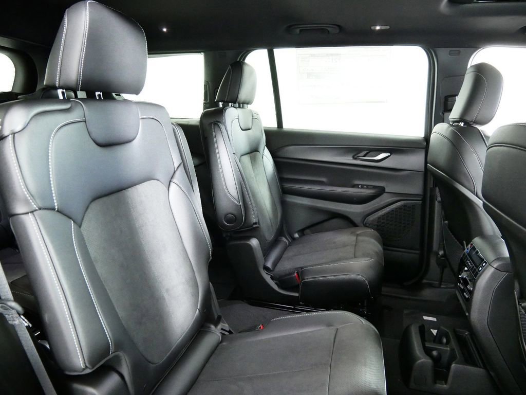 New 2025 Jeep Grand Cherokee L Altitude AWD/4WD image 23