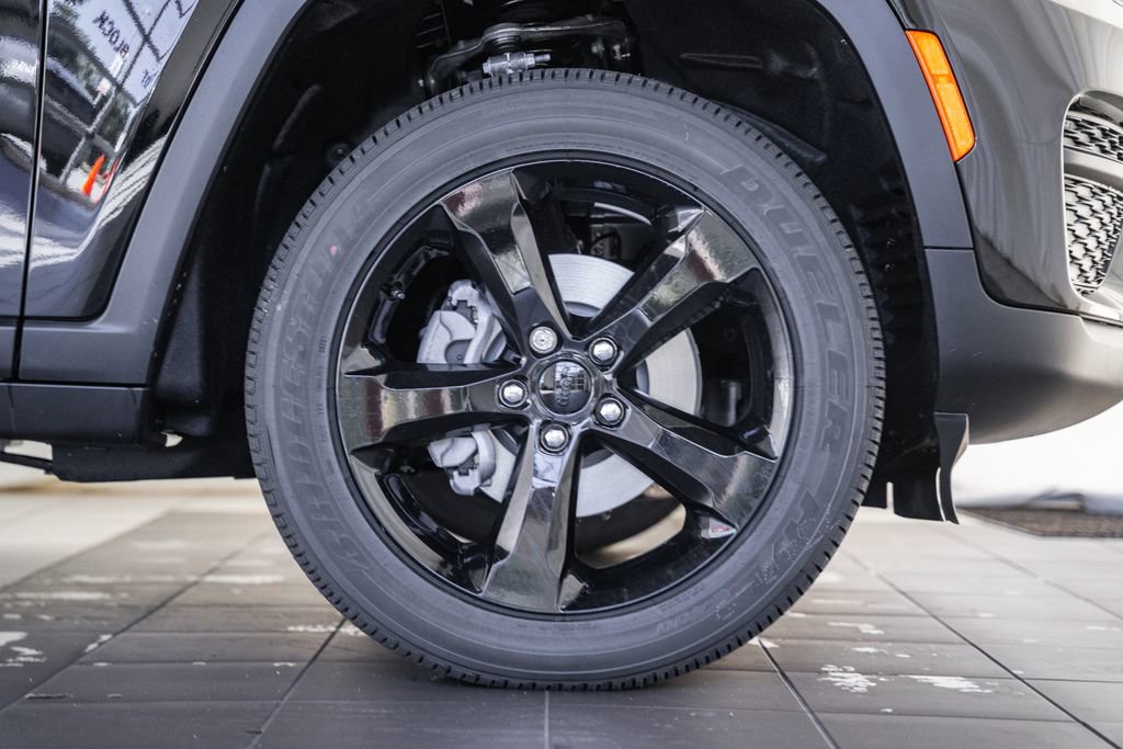 New 2025 Jeep Grand Cherokee Altitude image 16