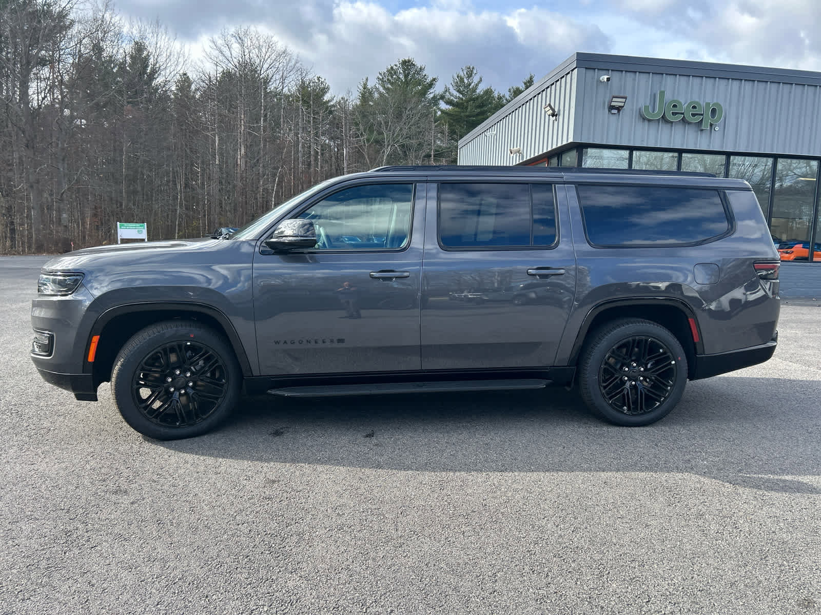 New 2025 Jeep Wagoneer L Series II w/ Premium Group I image 17