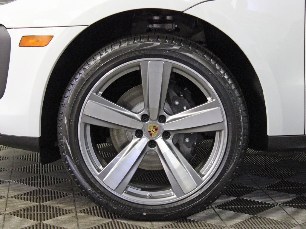 Certified 2025 Porsche Macan image 37