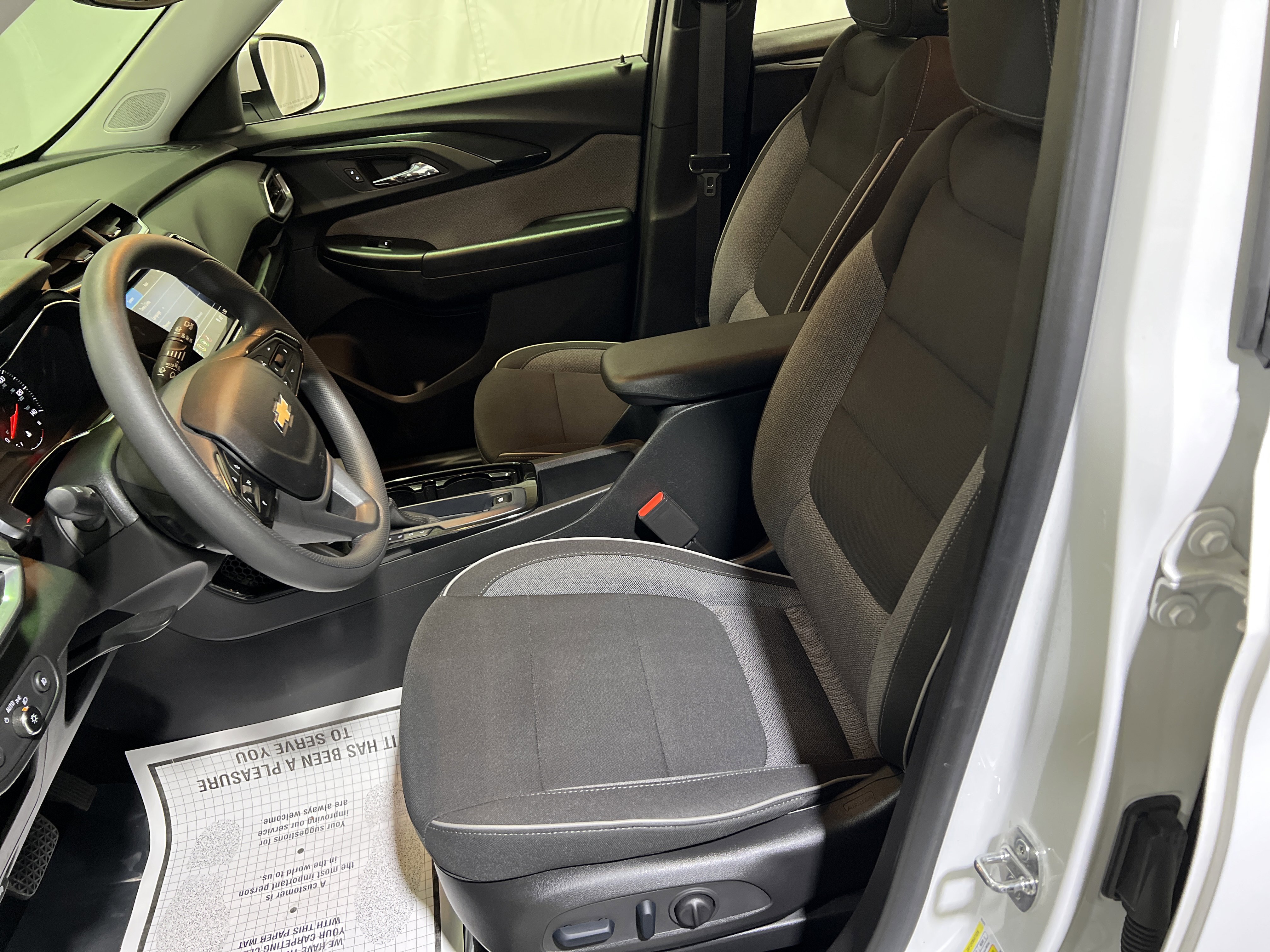 Used 2023 Chevrolet TrailBlazer LT w/ Convenience Package image 17