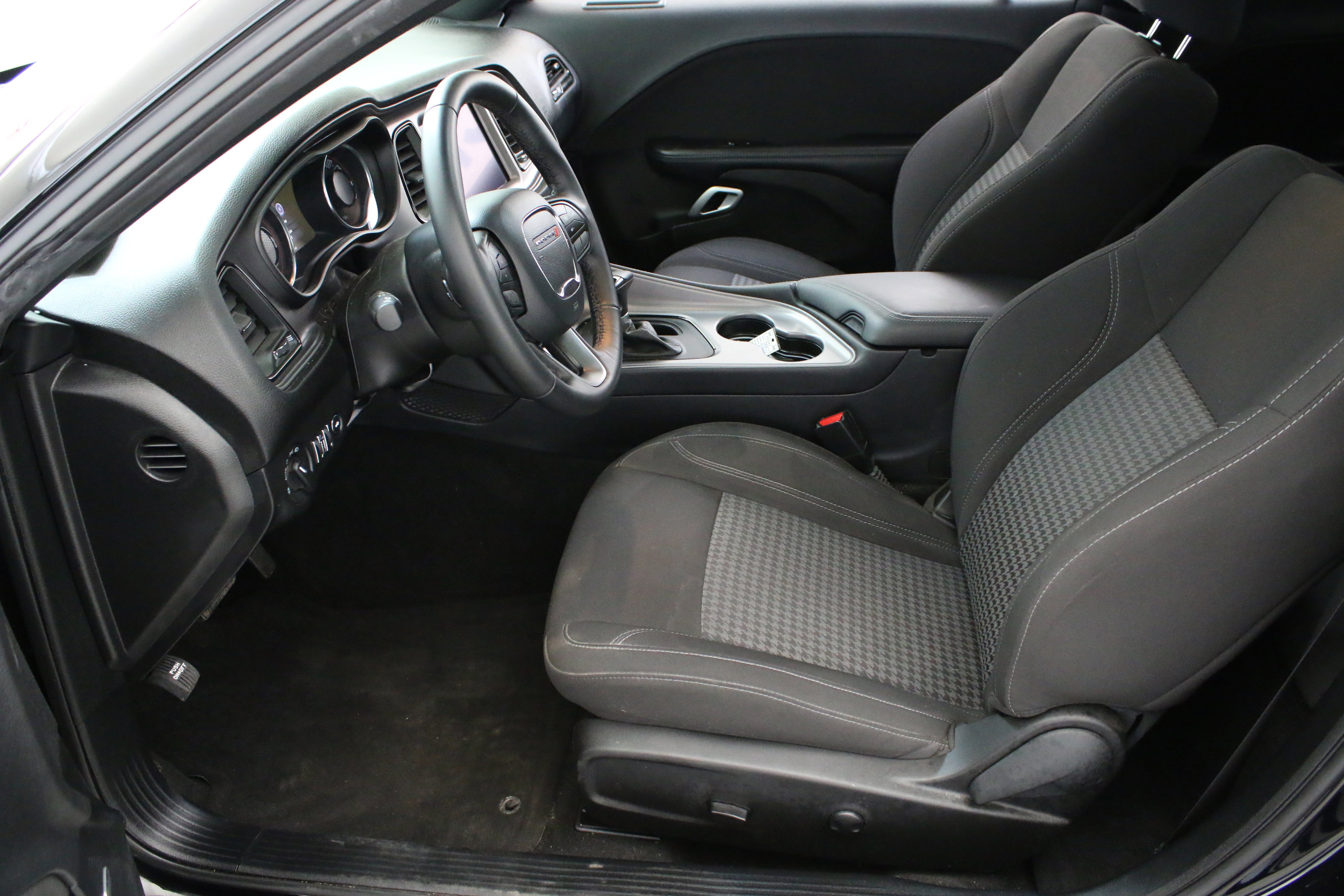 Used 2023 Dodge Challenger SXT image 25