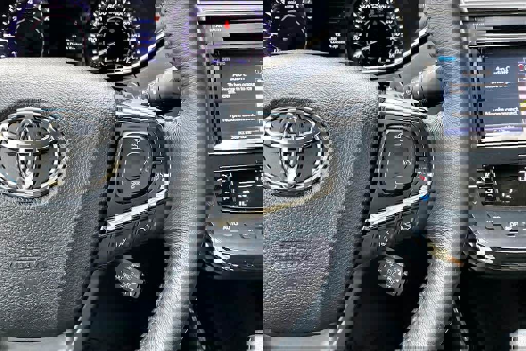 Used 2017 Toyota Avalon XLE Premium image 15