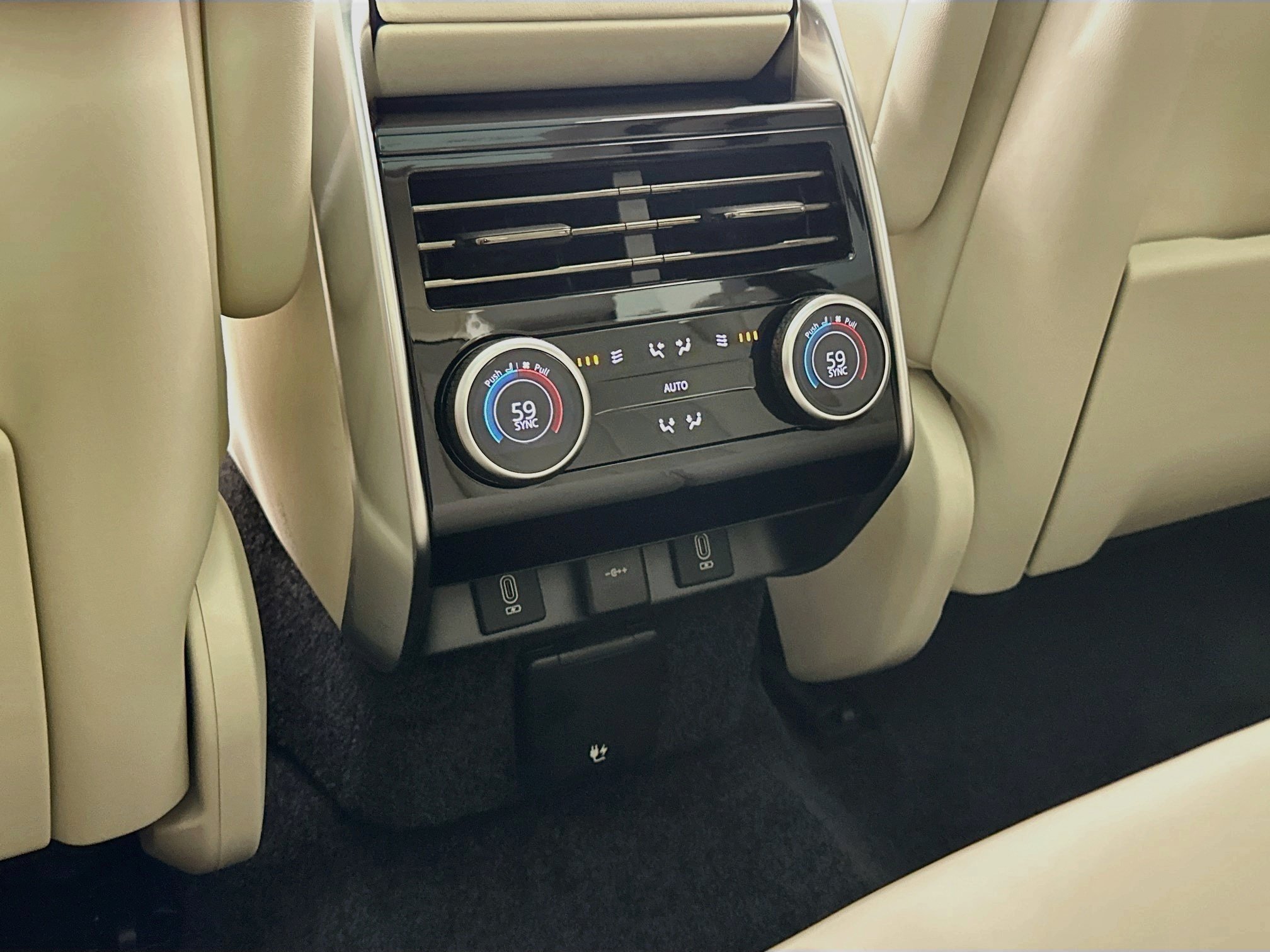 New 2026 Land Rover Range Rover SE AWD/4WD image 23