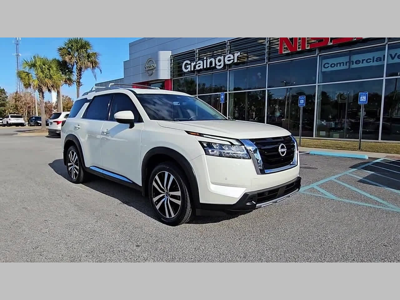 Used 2024 Nissan Pathfinder Platinum w/ Cargo Package image 18