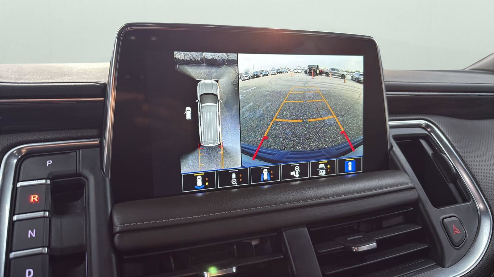 Used 2022 GMC Yukon XL SLT w/ SLT Luxury Package image 18