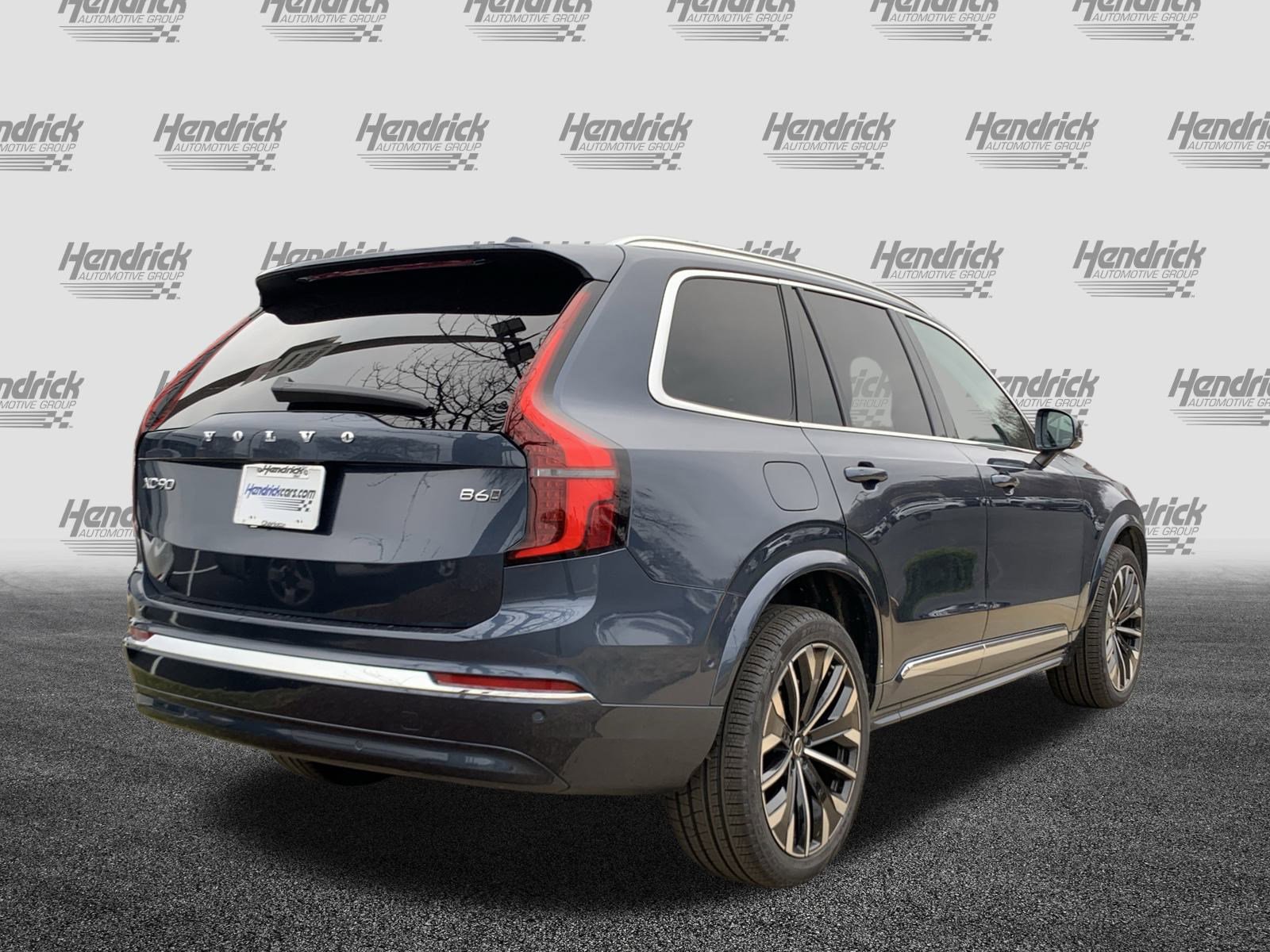 Used 2025 Volvo XC90 B6 Plus image 10