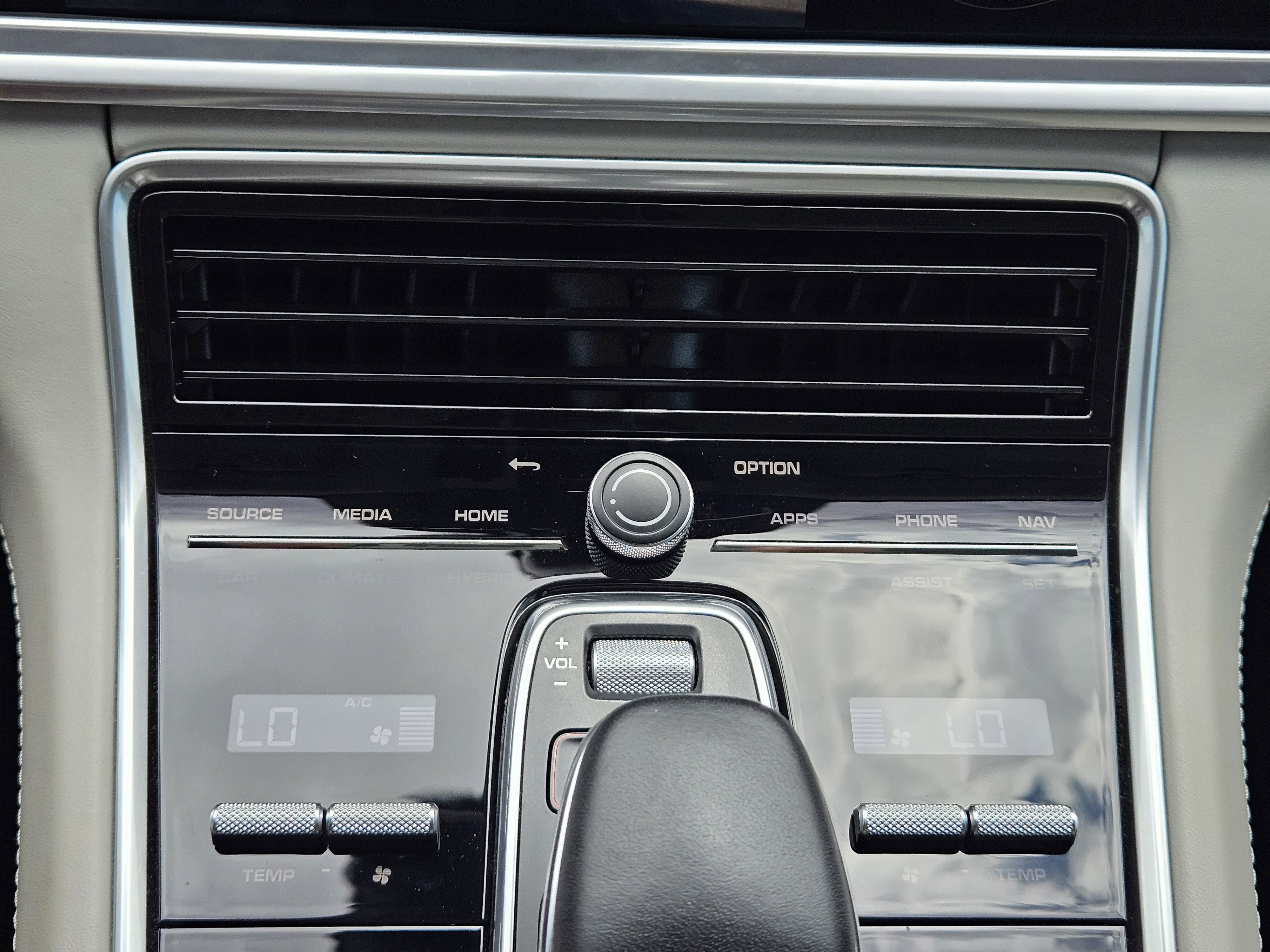 Certified 2023 Porsche Panamera 4 Platinum Edition AWD/4WD image 19