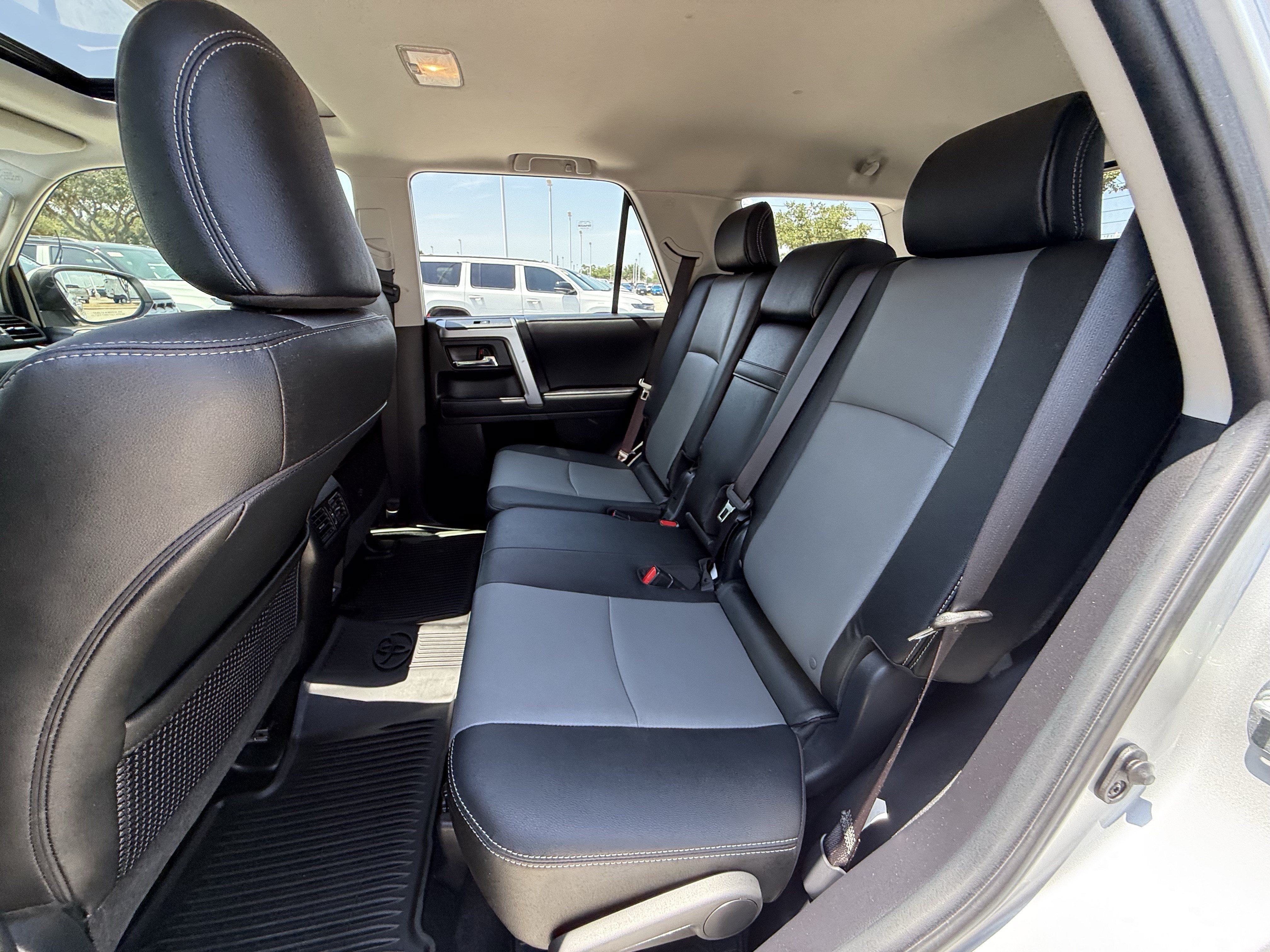 Used 2024 Toyota 4Runner SR5 Premium w/ Moonroof Package RWD image 31