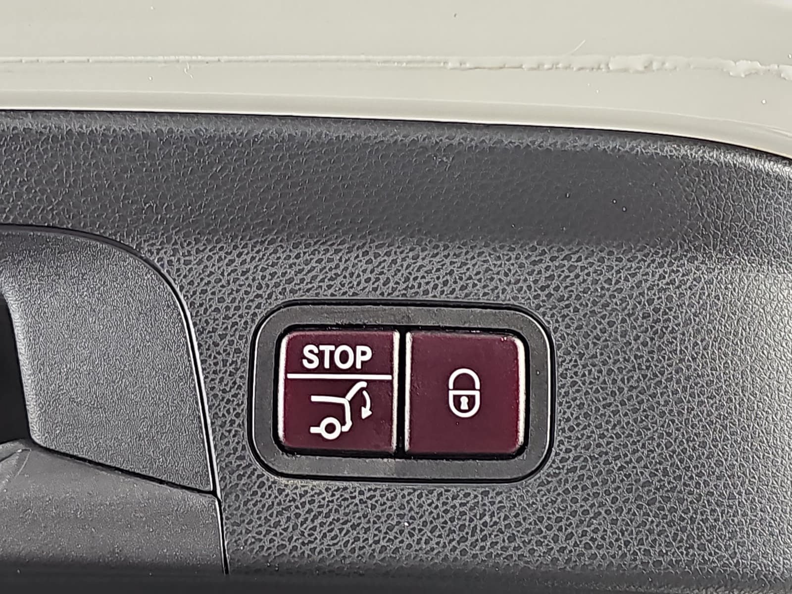 Used 2019 Mercedes-Benz GLC 300 4MATIC Coupe image 13