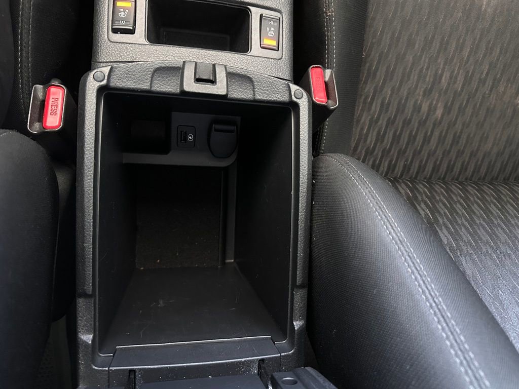 Used 2018 Nissan Rogue SV AWD/4WD image 12