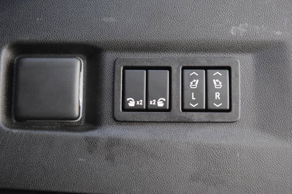 Used 2022 Chevrolet Tahoe High Country AWD/4WD image 23