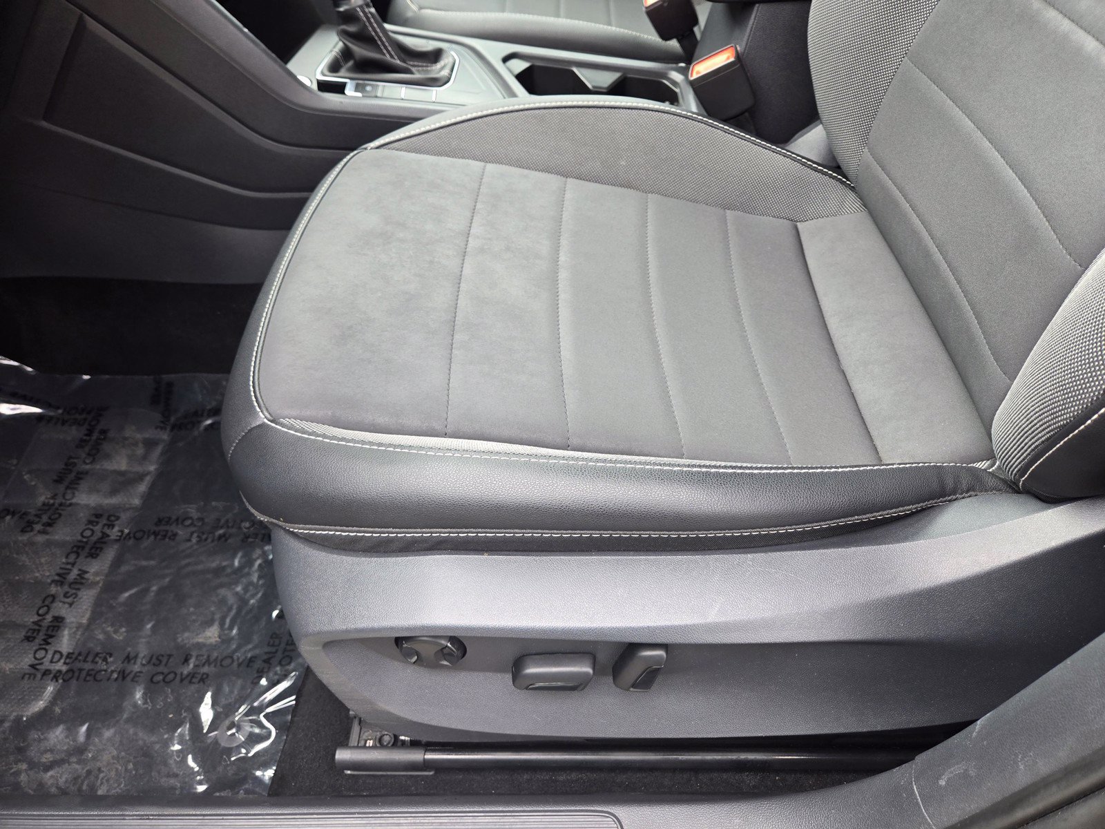 Used 2022 Volkswagen Taos SE FWD image 11