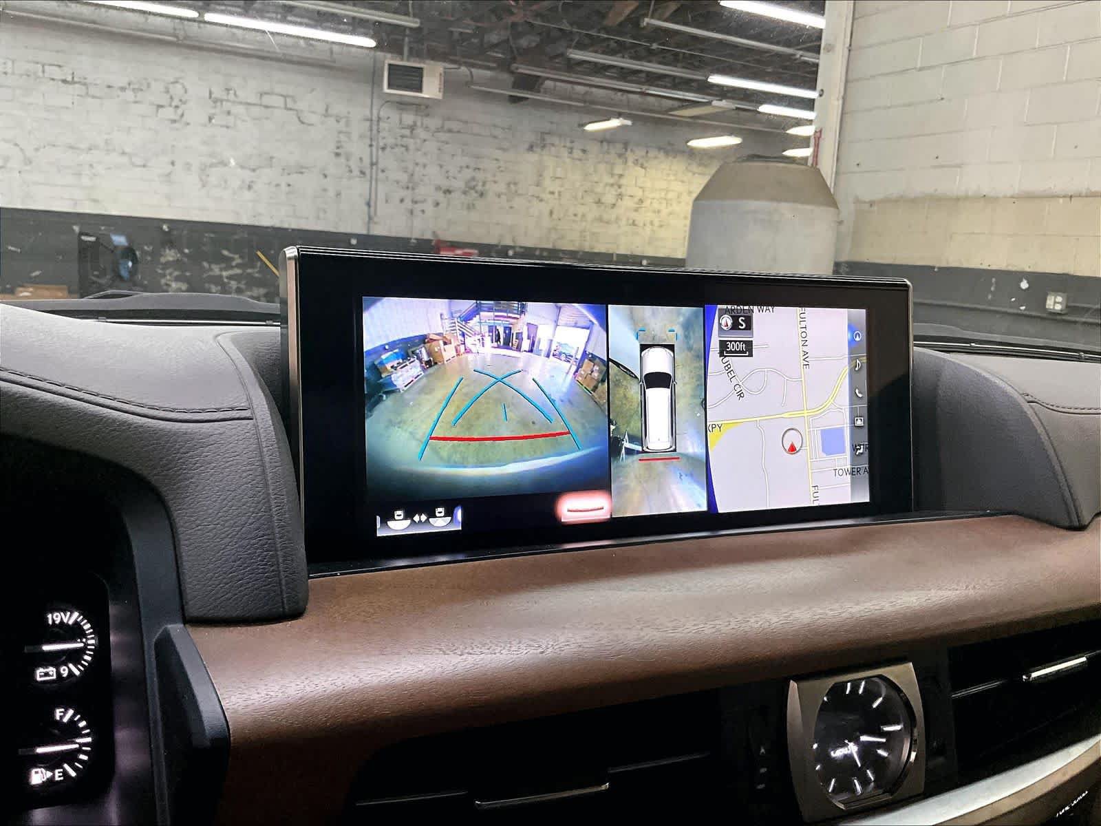 Used 2019 Lexus LX 570 4WD w/ Luxury Package image 25