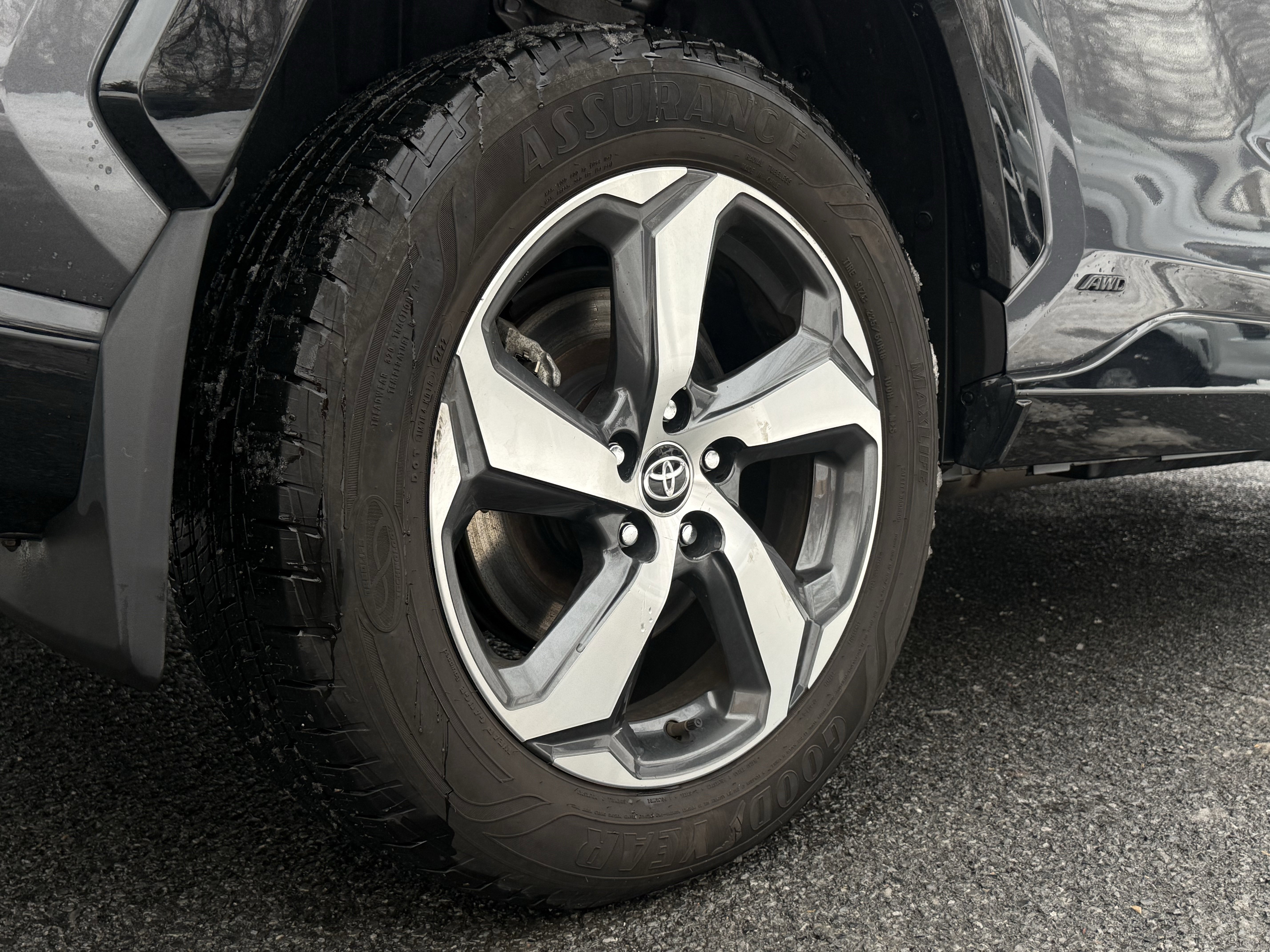 Used 2021 Toyota RAV4 SE image 12