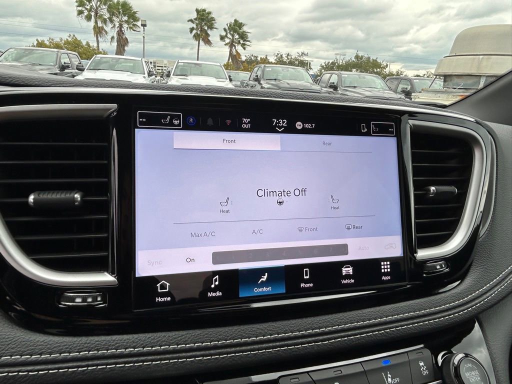 New 2026 Chrysler Pacifica Select image 49