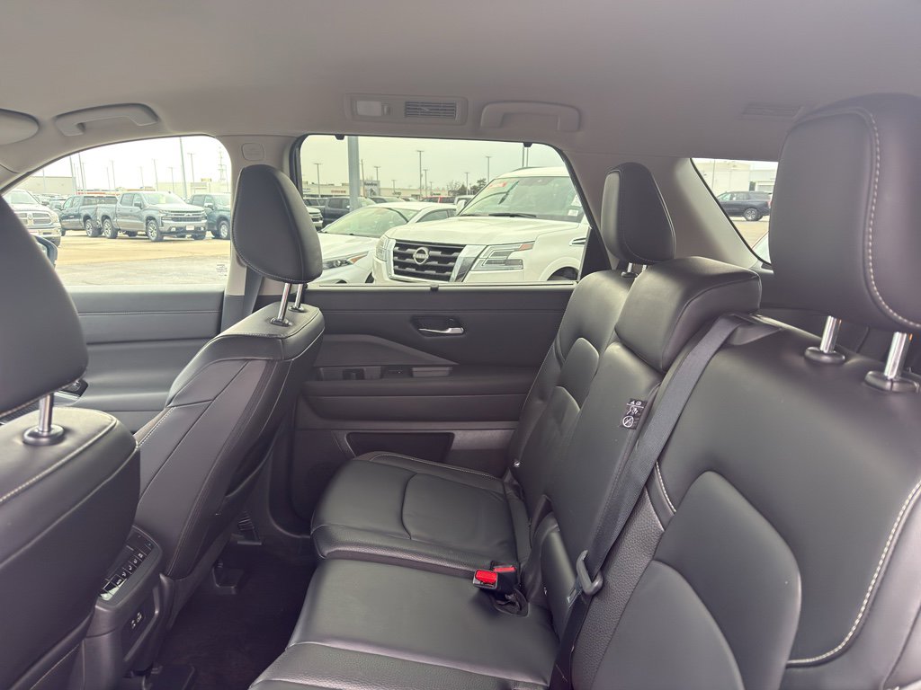 Certified 2024 Nissan Pathfinder SL w/ Black Appearance Package image 32